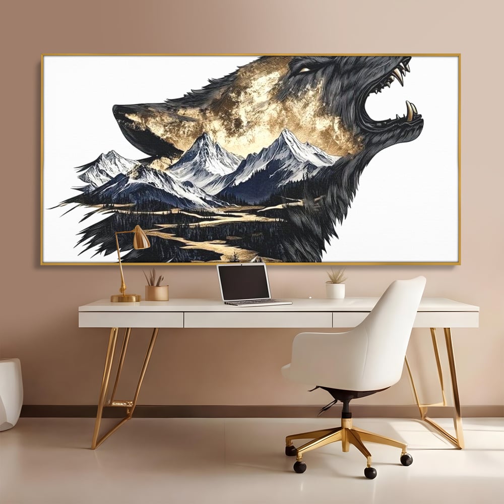 Tablou canvas cu ilustratie cu lup care urla si munti, in rama de aluminiu auriu, pe perete intr-un birou